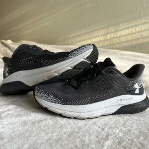 Under Armour HOVR Turbulence 2 (Women’s Size 9/Men’s Size 7)